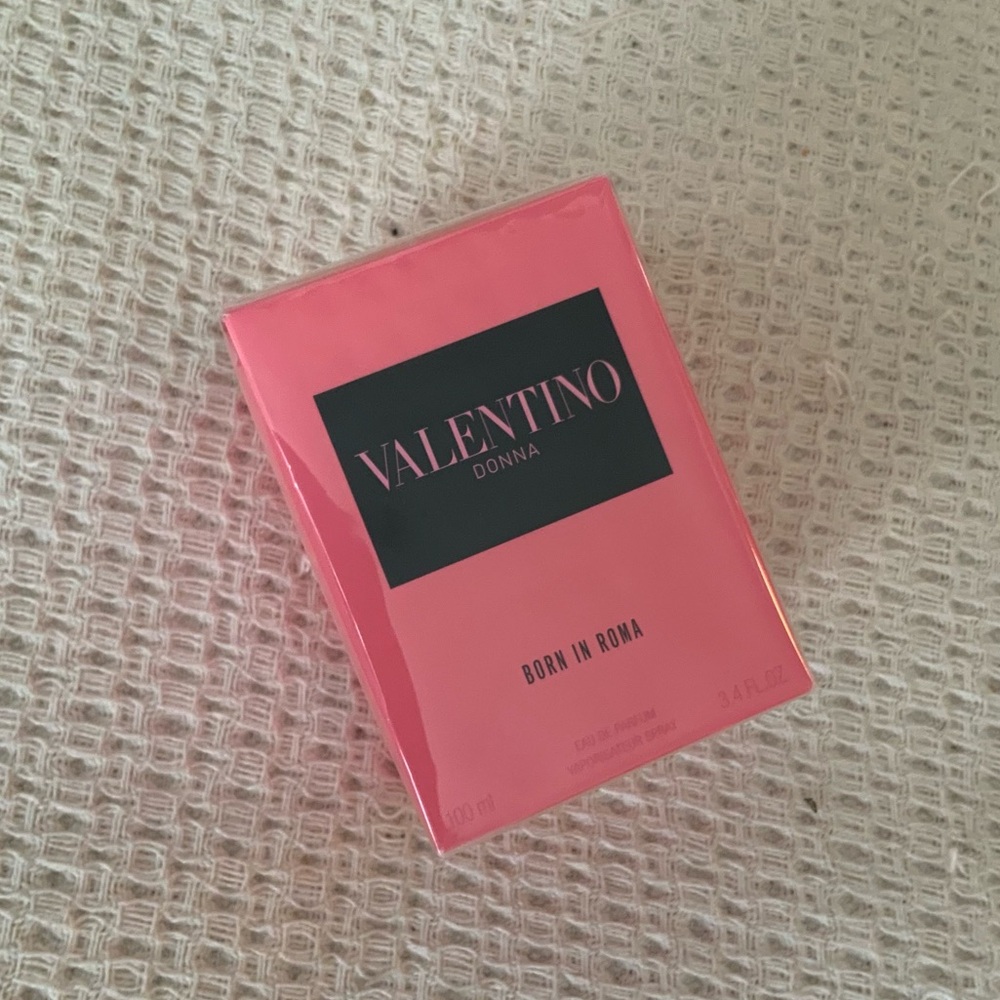 New Valentino Donna Born In Roma Eau de Parfum Perfume Fragrance Vanilla Jasmine